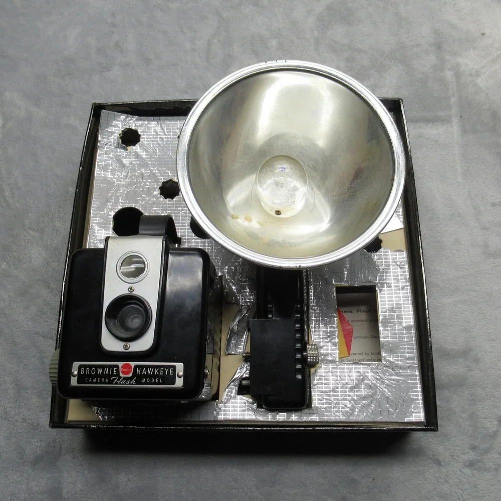 Kodak Brownie Hawkeye Flash Outfit Camera Kit Collectible‎ Untested 1950s VTG